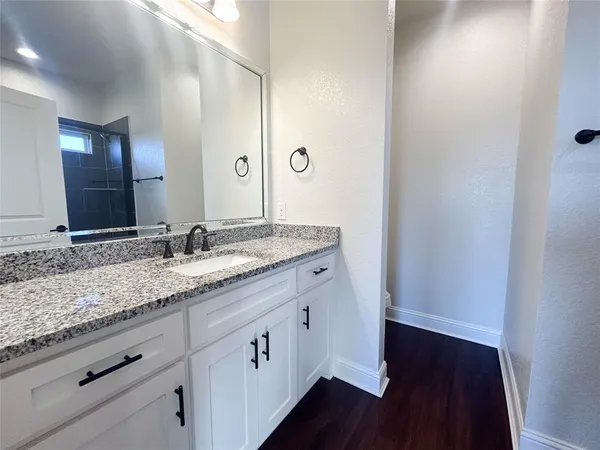 $2,195 | 300 Brothers Boulevard, Red Oak, TX 75154