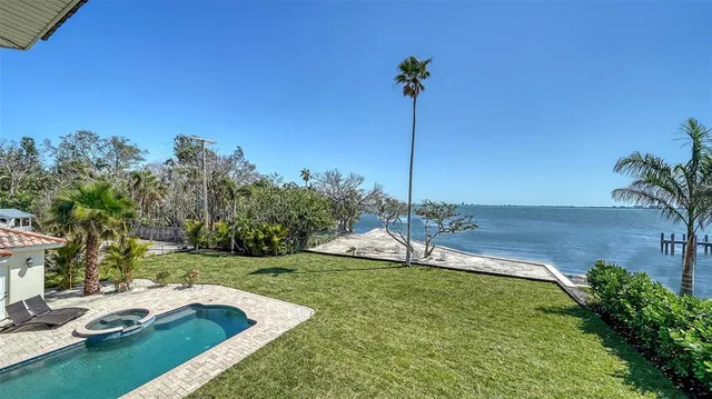 $3,950,000 | 404 South Shore Drive, Sarasota, FL 34234
