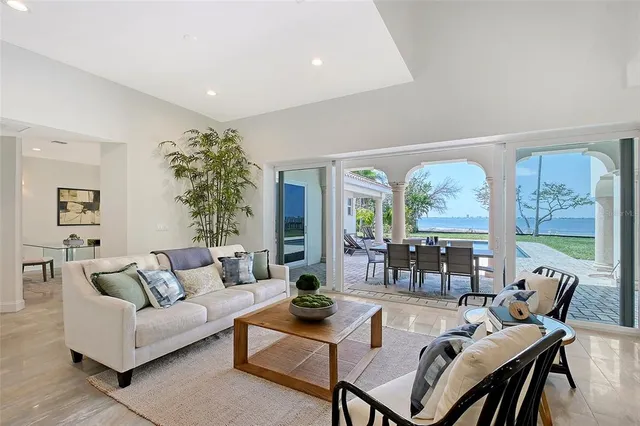 $3,950,000 | 404 South Shore Drive, Sarasota, FL 34234