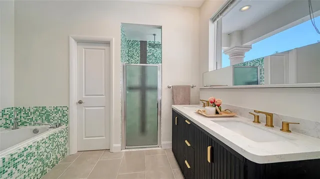 $3,950,000 | 404 South Shore Drive, Sarasota, FL 34234