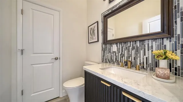 $3,950,000 | 404 South Shore Drive, Sarasota, FL 34234