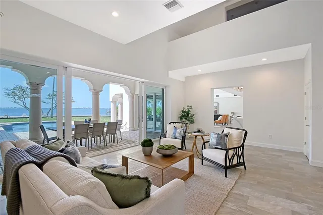 $3,950,000 | 404 South Shore Drive, Sarasota, FL 34234
