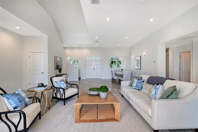 $3,950,000 | 404 South Shore Drive, Sarasota, FL 34234