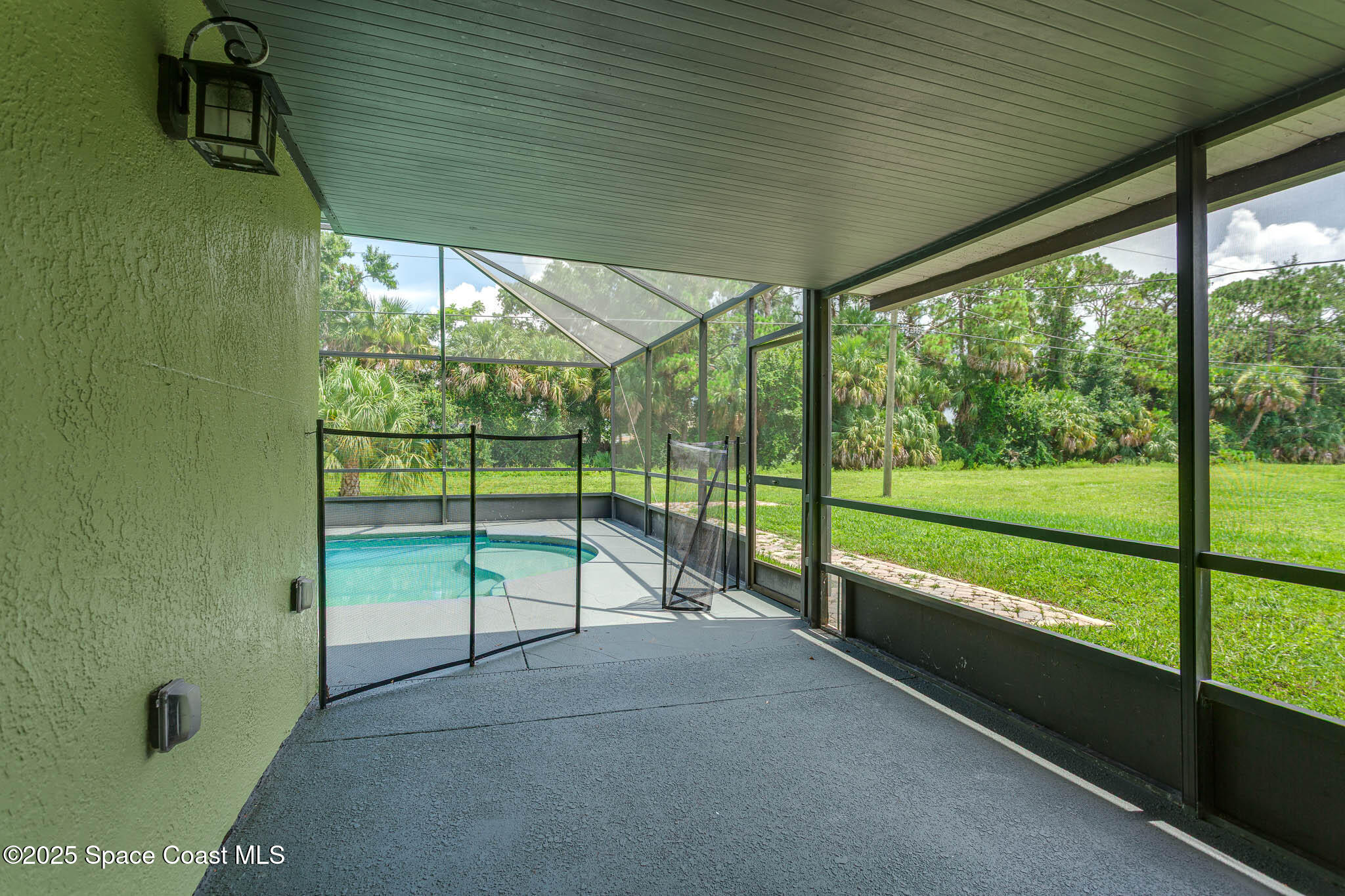 391 Abello Road Southeast Palm Bay, FL 32909 - Photo 19 of 30 391 Abello Rd (26 of 33)