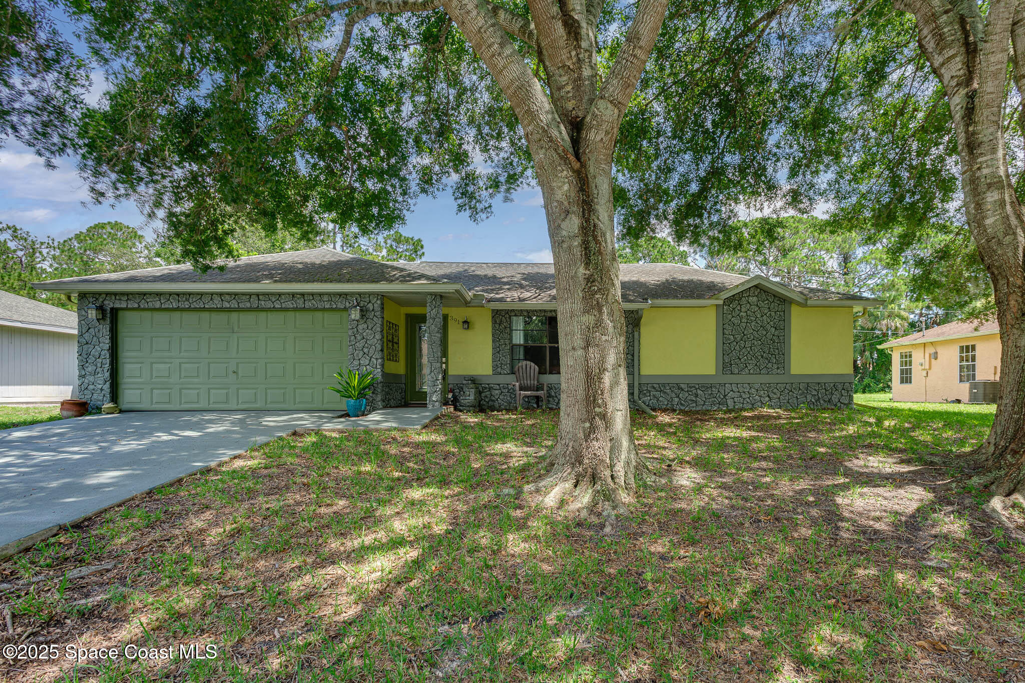 391 Abello Road Southeast Palm Bay, FL 32909 - Photo 3 of 30 391 Abello Rd (11 of 33)