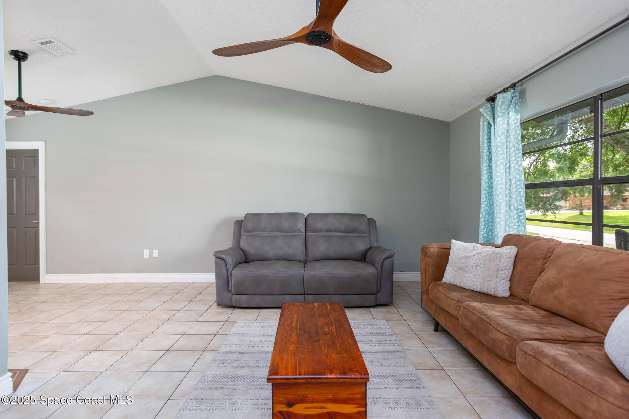 391 Abello Road Southeast Palm Bay, FL 32909 - Photo 6 of 30 391 Abello Rd (13 of 33)