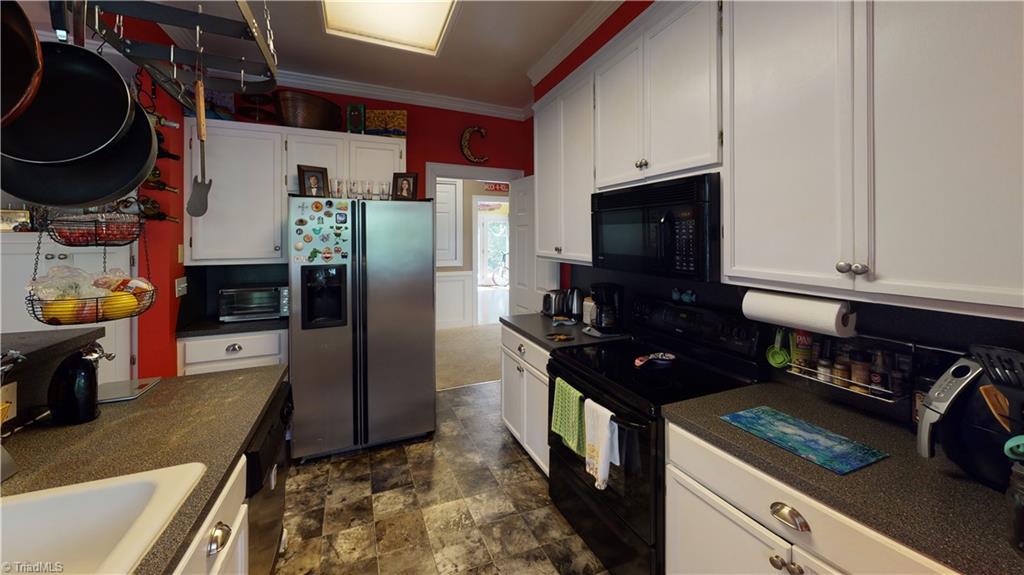805 East Country Club Road Mount Airy, NC 27030 - Photo 13 of 42 Kitchen