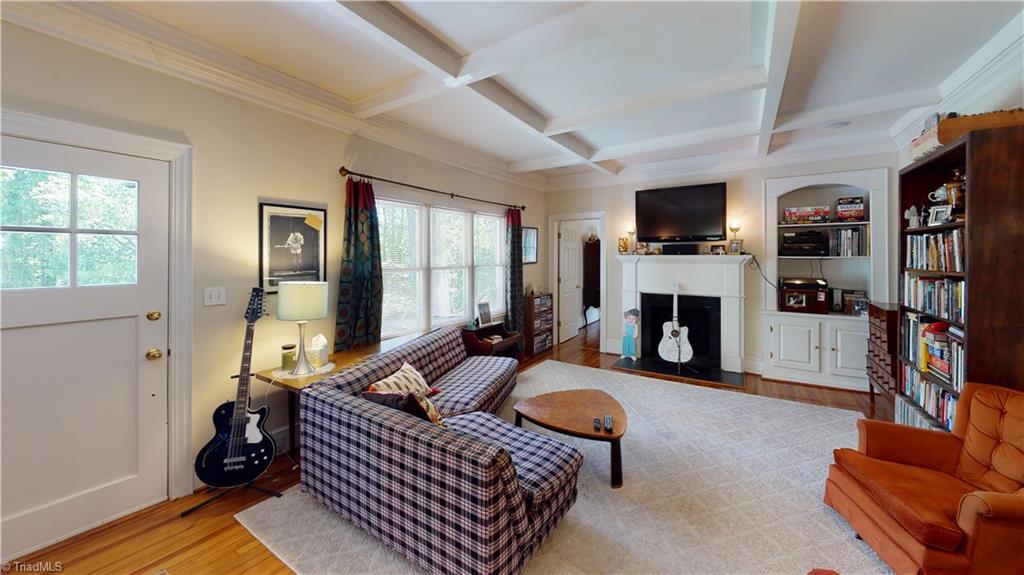 805 East Country Club Road Mount Airy, NC 27030 - Photo 6 of 42 Living room