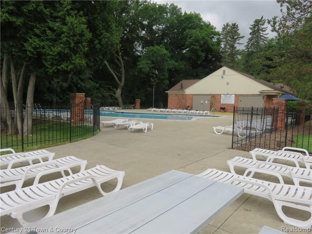 1169 Pine Ridge Court Rochester Hills, MI 48306 - Photo 19 of 21