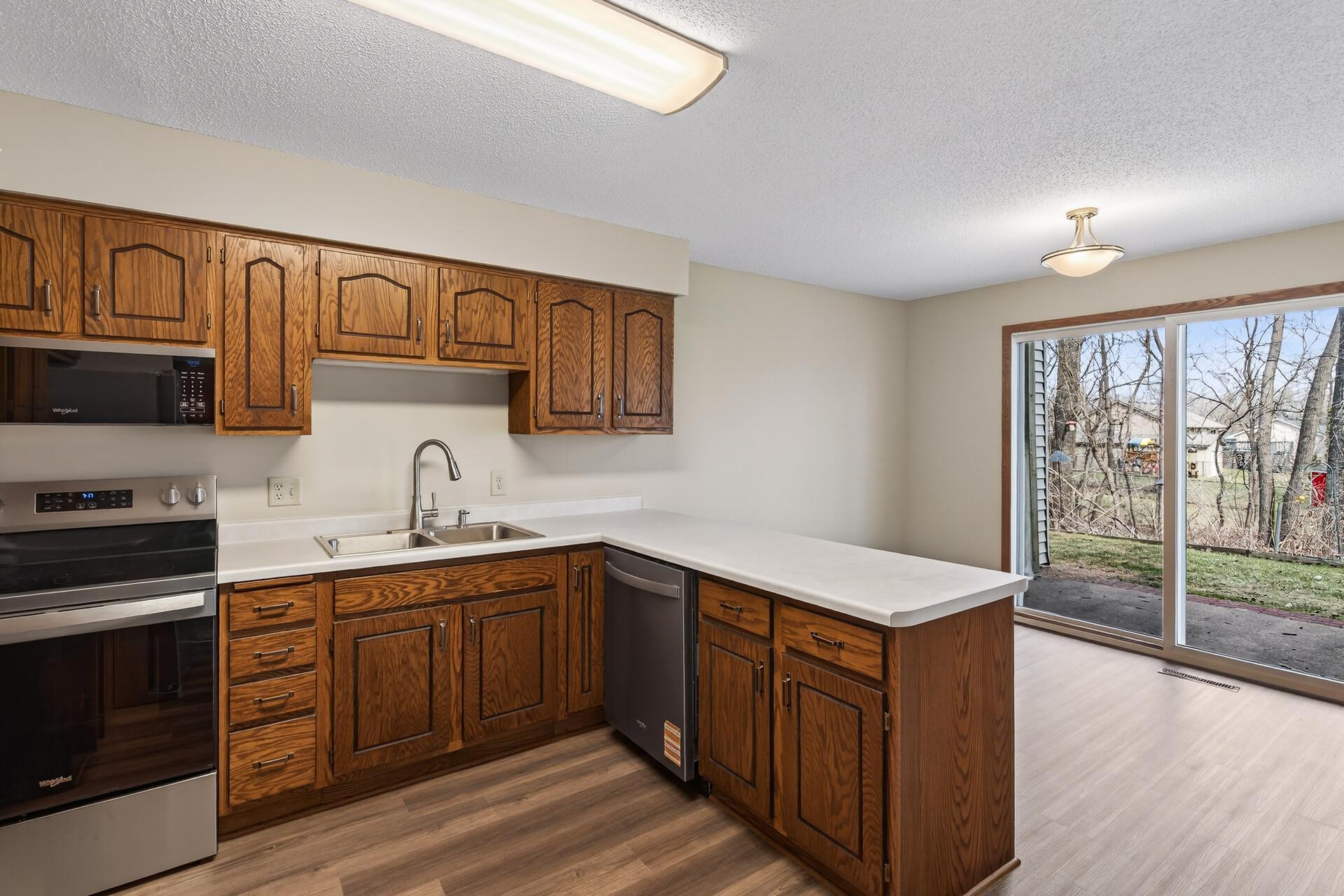 7948 Charles Way Inver Grove Heights, MN 55076 - Photo 5 of 11