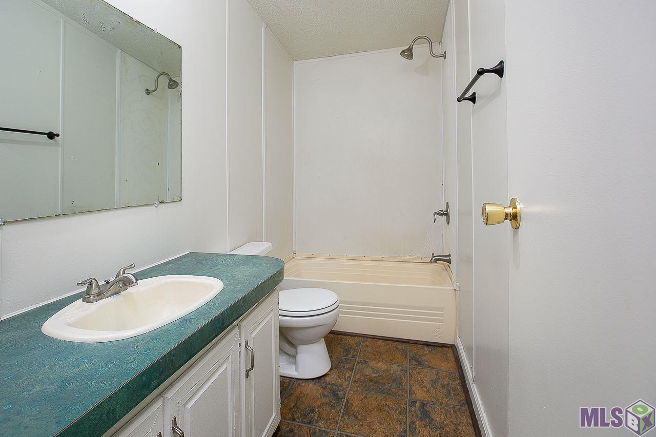 33909 Clinton Allen Road Denham Springs, LA 70706 - Photo 20 of 22 Guest Bath