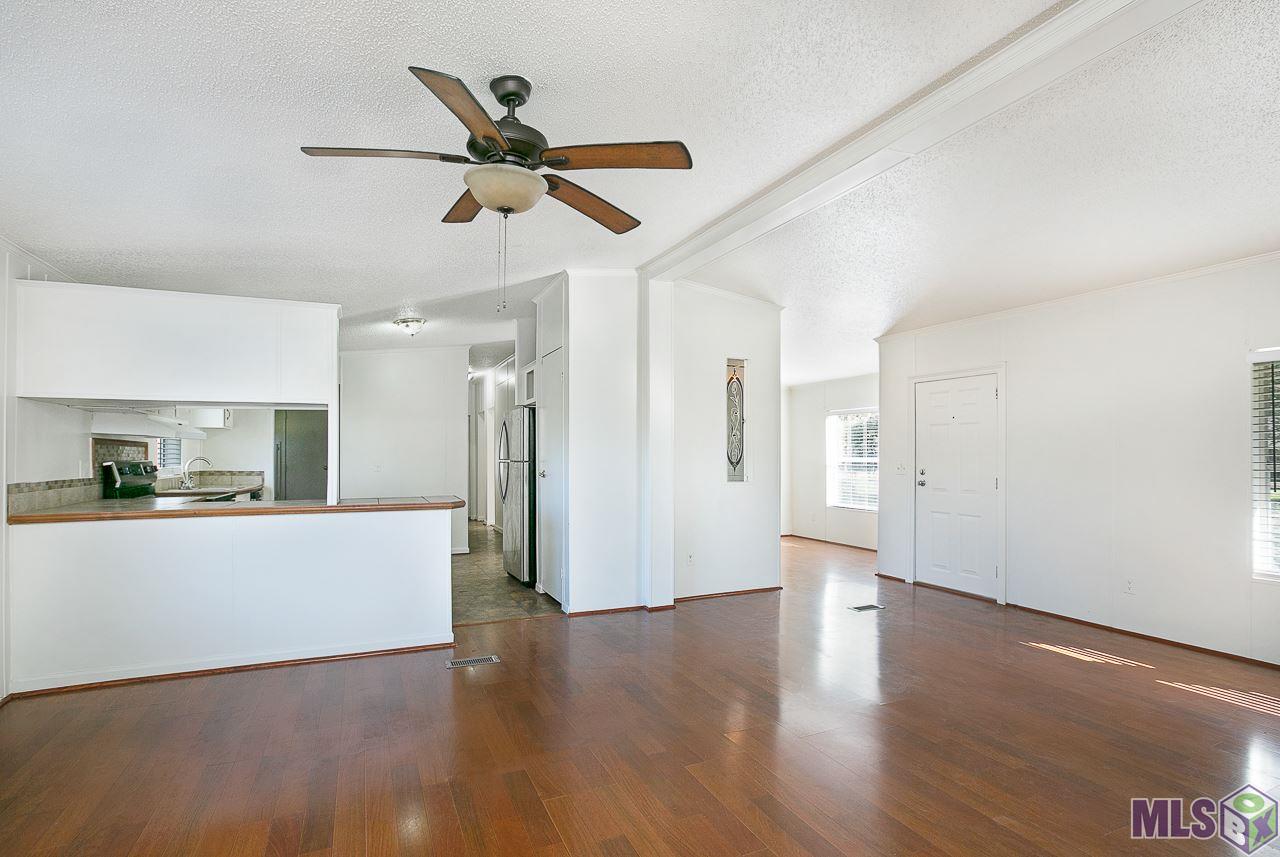 33909 Clinton Allen Road Denham Springs, LA 70706 - Photo 7 of 22 Living room