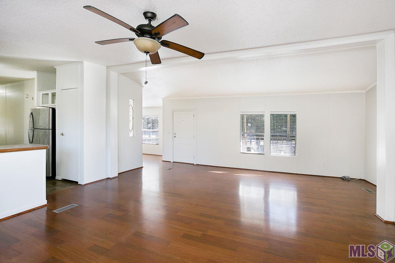 33909 Clinton Allen Road Denham Springs, LA 70706 - Photo 8 of 22 Living room
