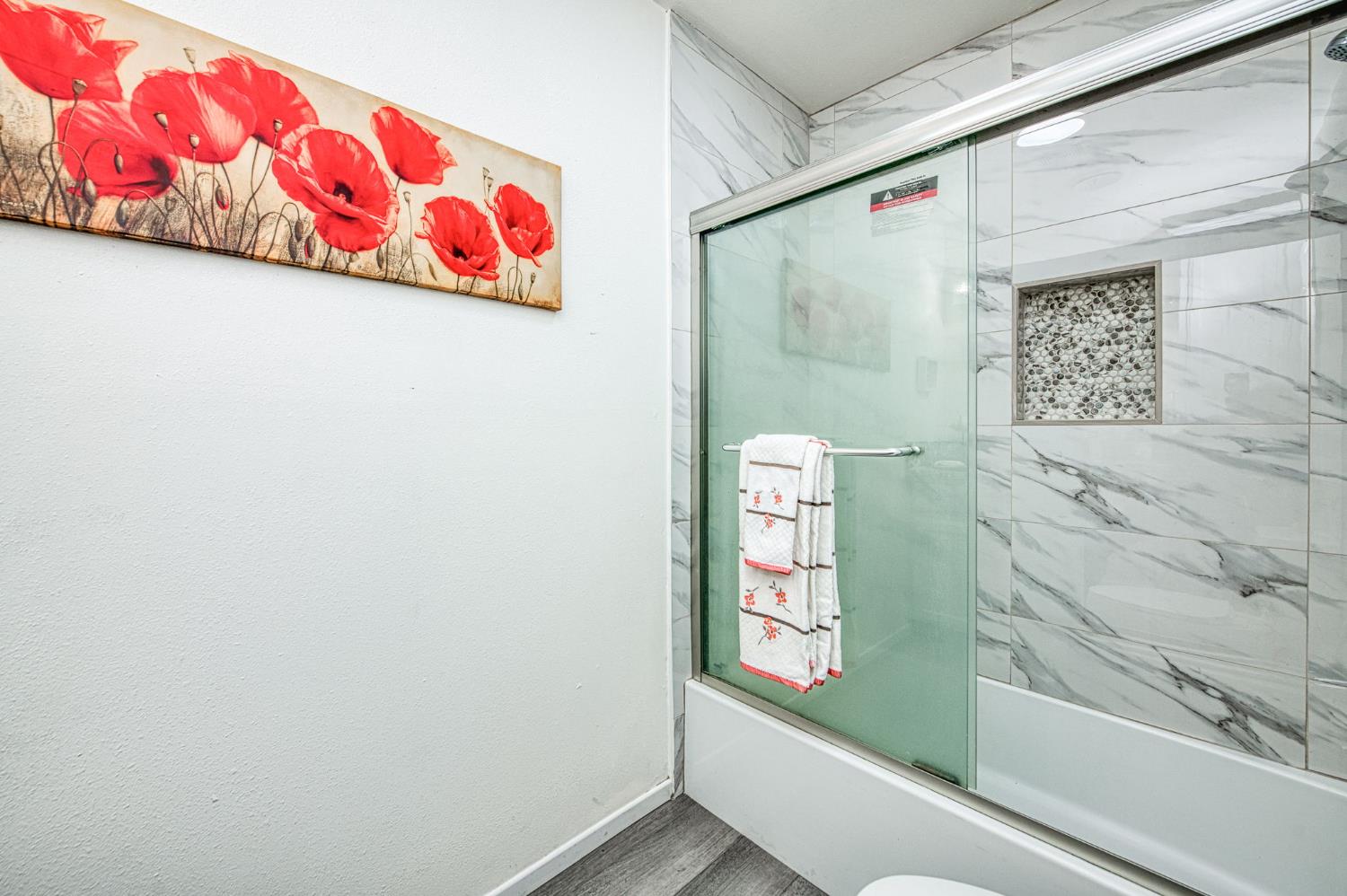 6656 North 3rd Street Fresno, CA 93710 - Photo 24 of 31 a bathroom with a bathtub and shower