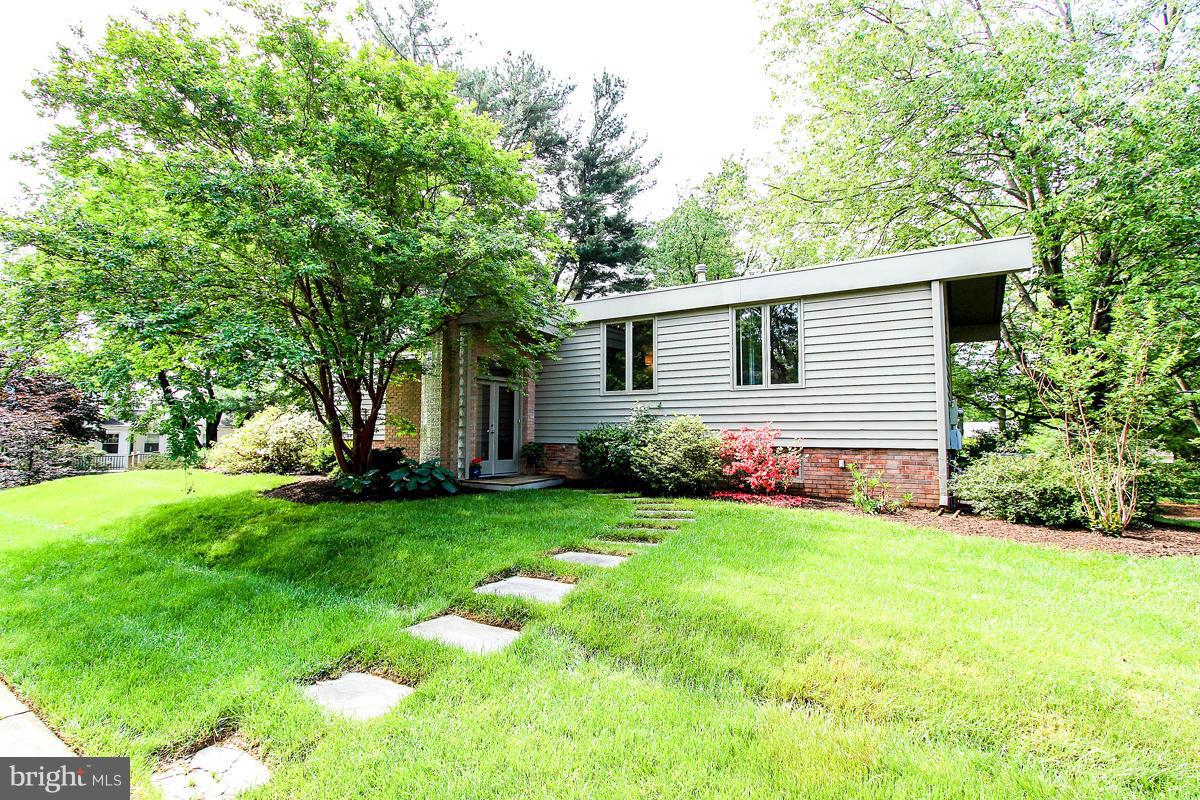 11401 Hook Road Reston, VA 20190 - Photo 1 of 30 Exterior (Front)