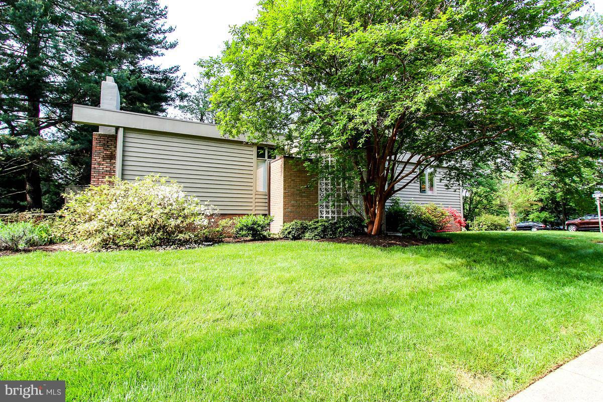 11401 Hook Road Reston, VA 20190 - Photo 2 of 30 Exterior (Front)