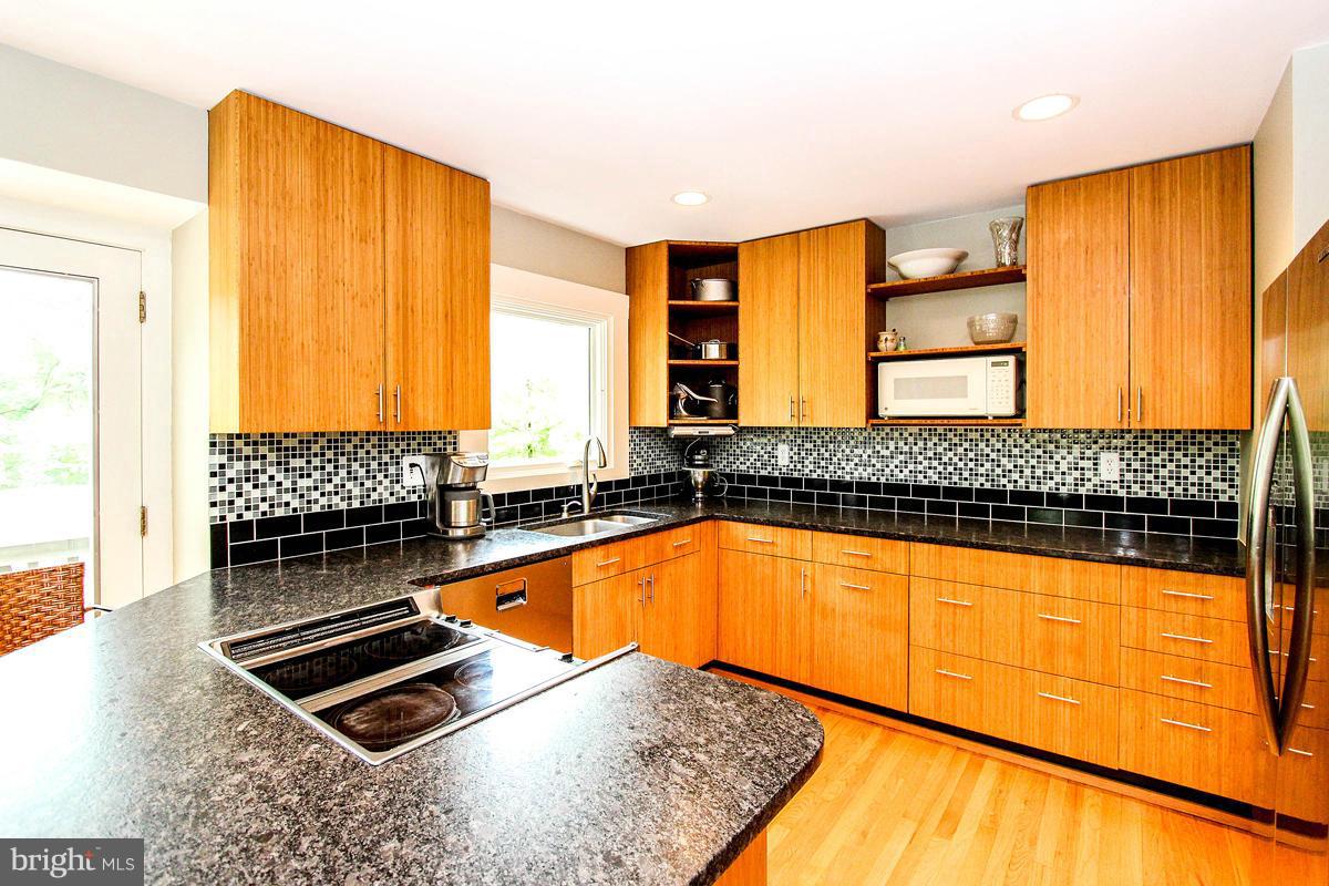 11401 Hook Road Reston, VA 20190 - Photo 12 of 30 Kitchen