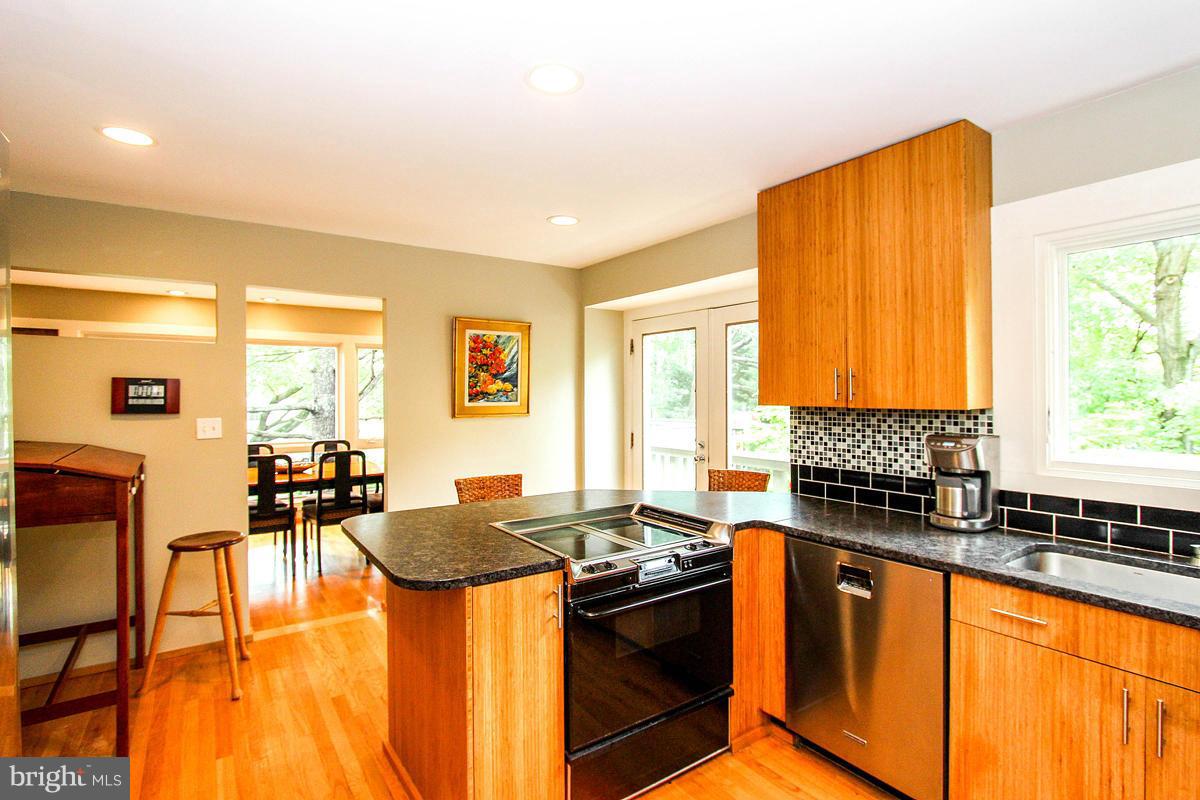 11401 Hook Road Reston, VA 20190 - Photo 13 of 30 Kitchen