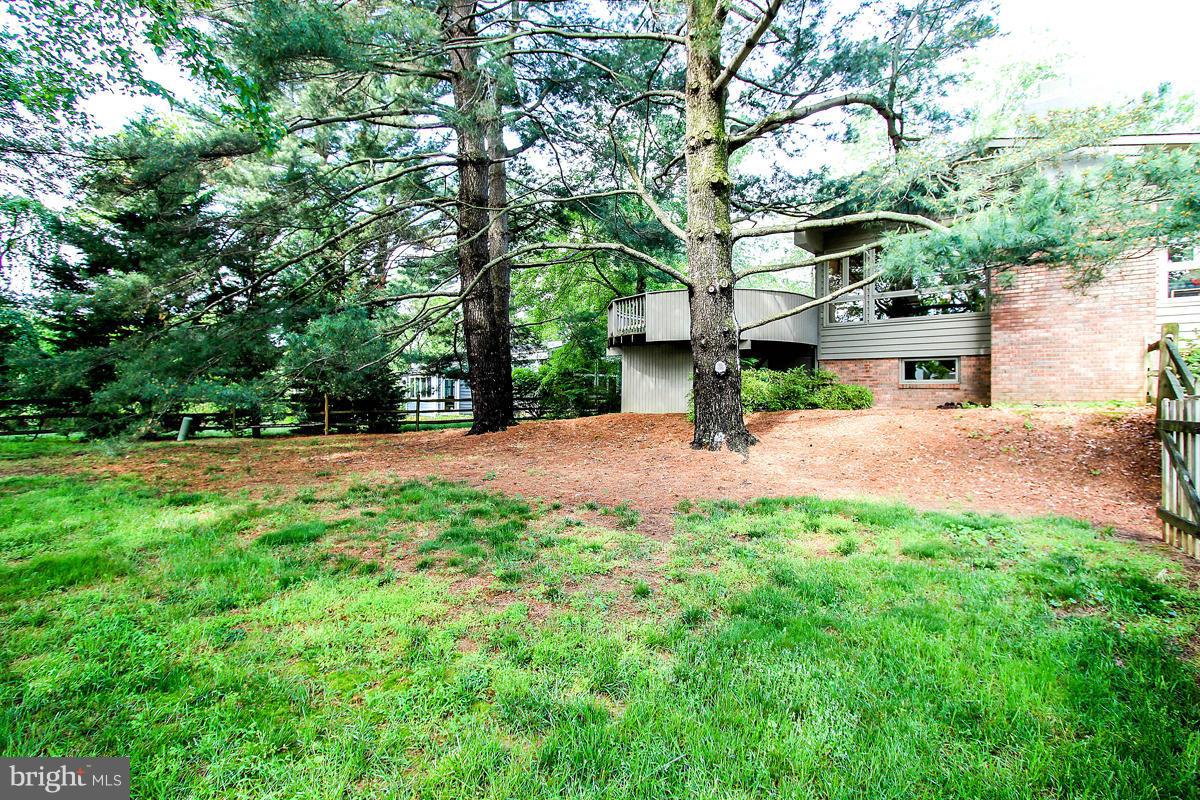 11401 Hook Road Reston, VA 20190 - Photo 29 of 30 Exterior (General)