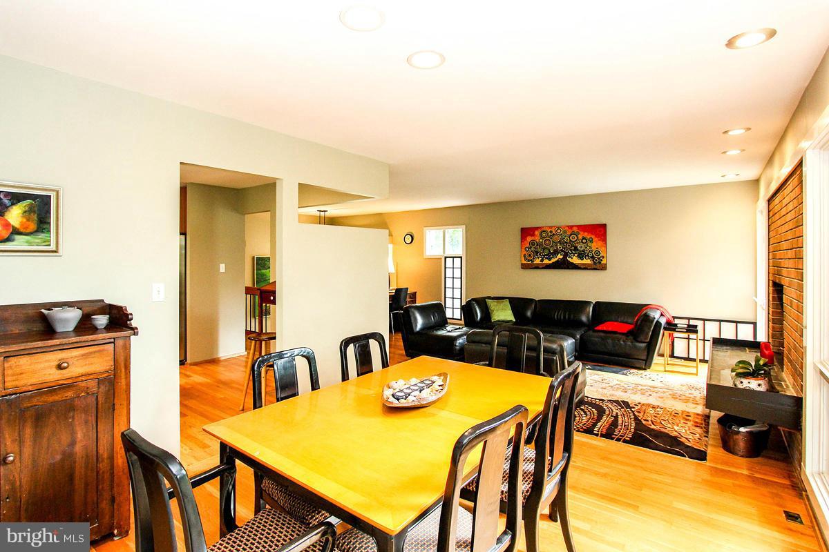 11401 Hook Road Reston, VA 20190 - Photo 9 of 30 Dining Room