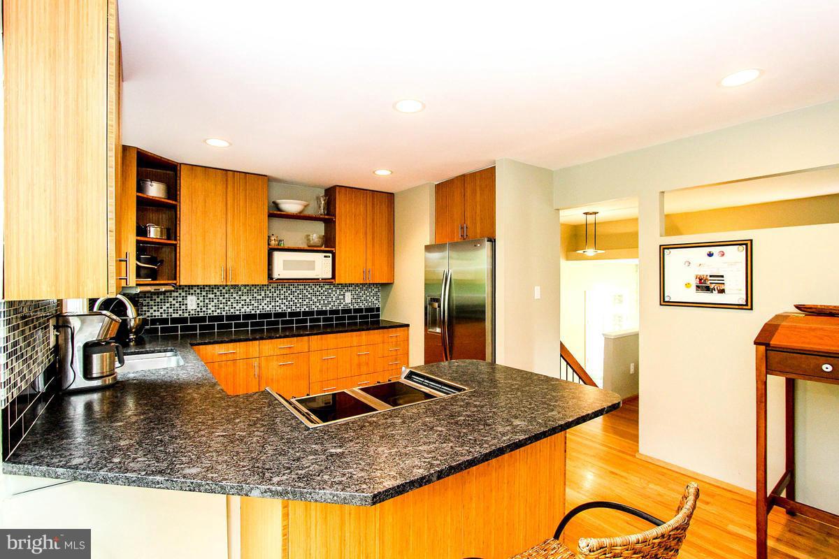 11401 Hook Road Reston, VA 20190 - Photo 10 of 30 Kitchen