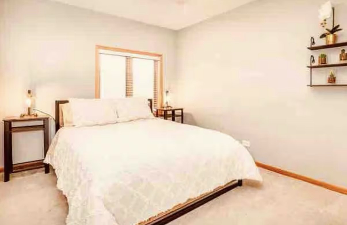 10620 Central Avenue, Unit 2A Chicago Ridge, IL 60415 - Photo 11 of 16 a bedroom with a bed and a window