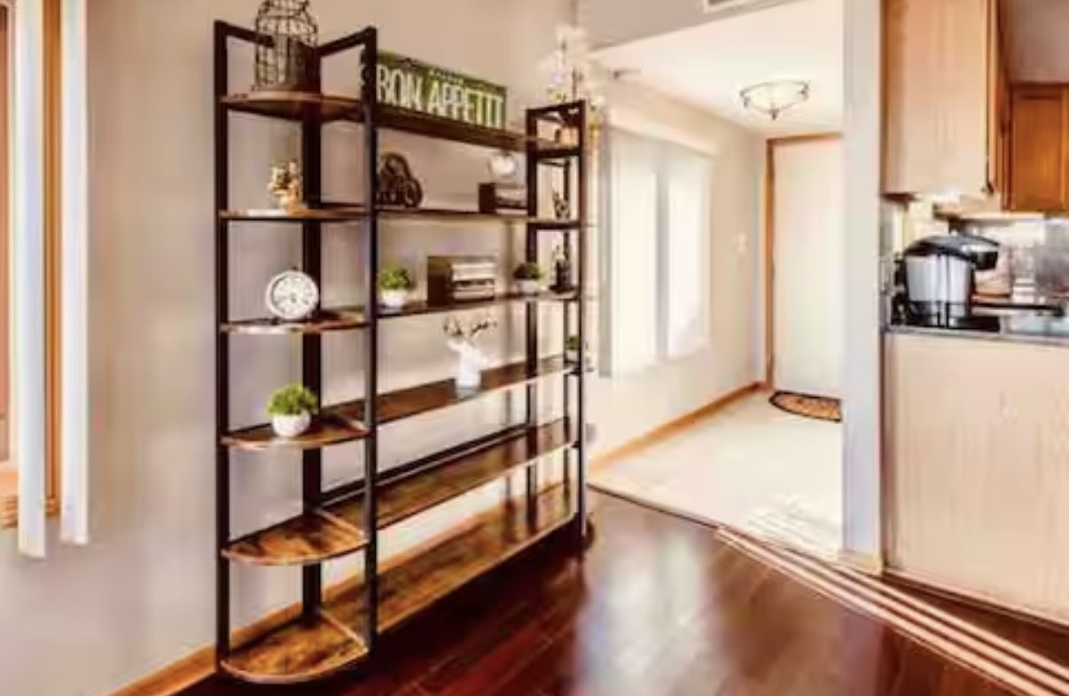 10620 Central Avenue, Unit 2A Chicago Ridge, IL 60415 - Photo 6 of 16 a view of front door and bedroom