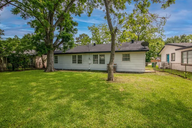 $229,900 | 2922 Knotty Oaks Trail, Houston, TX 77045