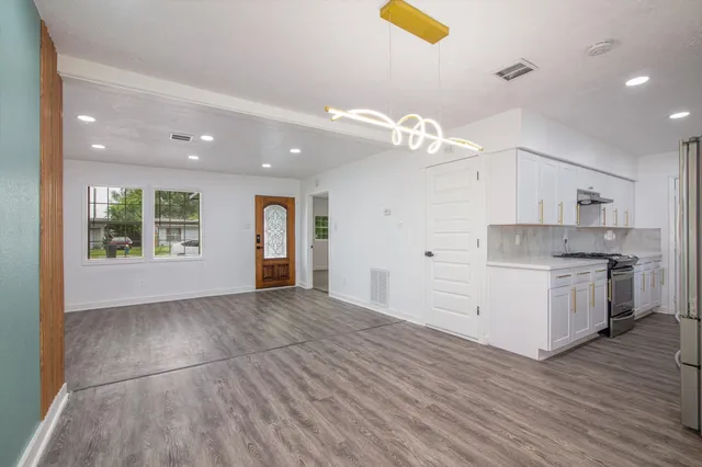 $229,900 | 2922 Knotty Oaks Trail, Houston, TX 77045