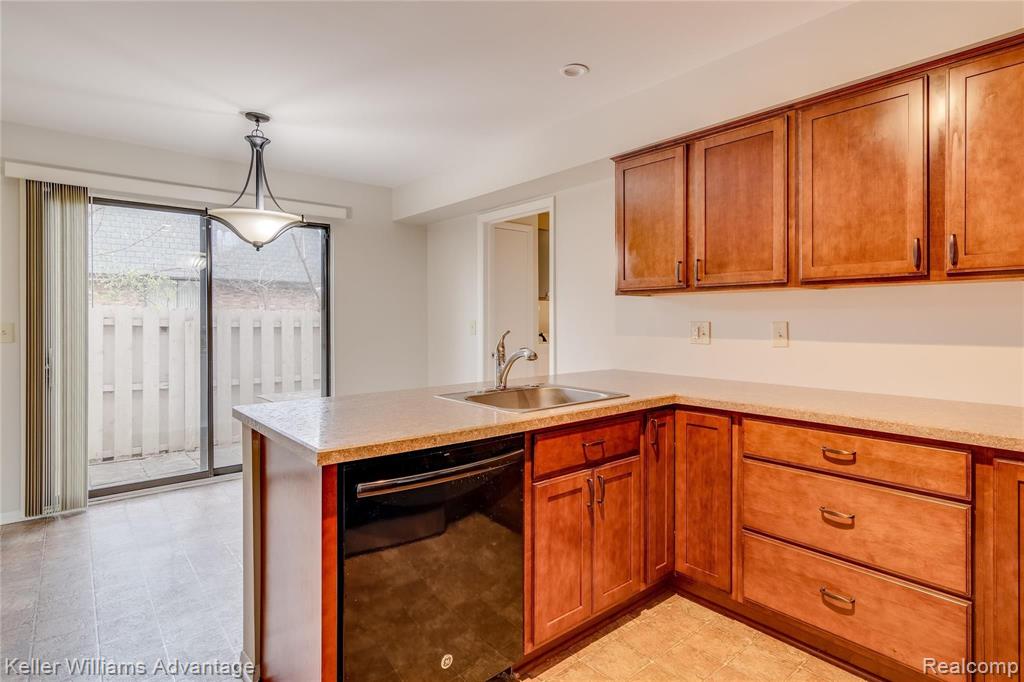 23159 Farmington Road Farmington, MI 48336 - Photo 11 of 24 Gallery Image 11
