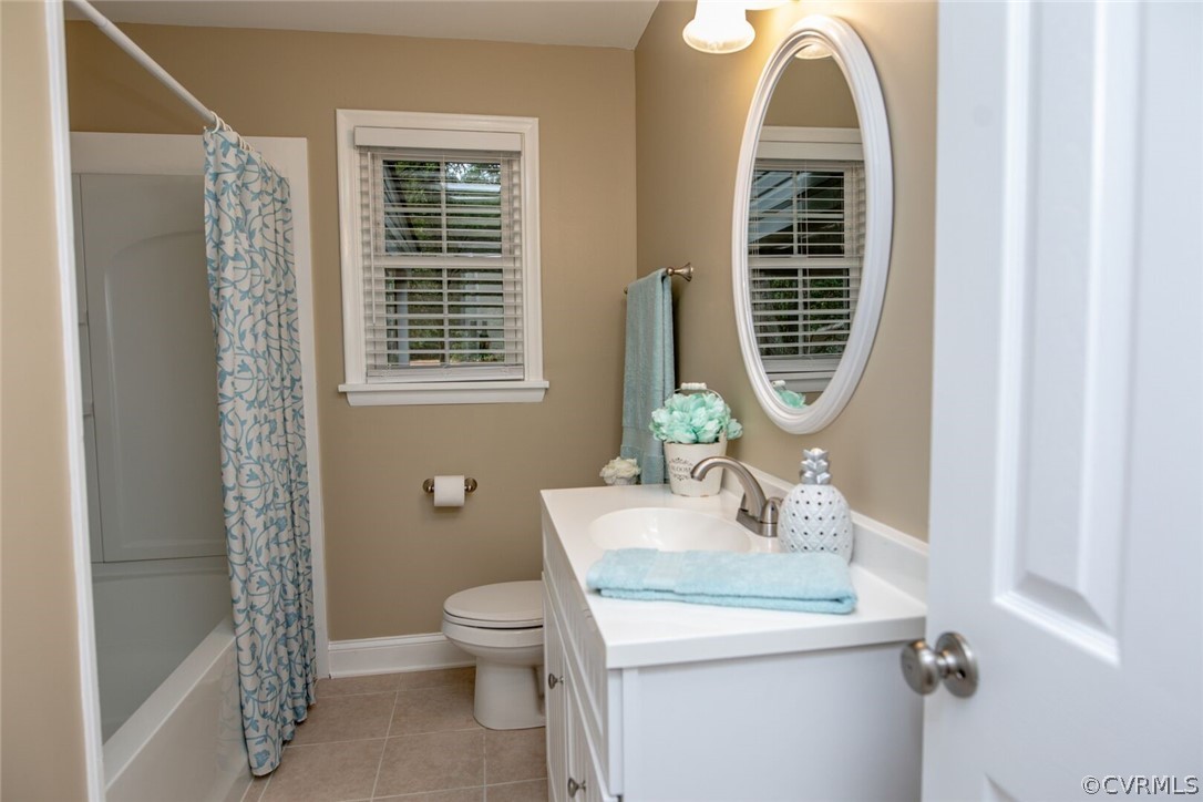 4100 Fordham Road Chesterfield, VA 23236 - Photo 28 of 32 Beautiful hall bath.