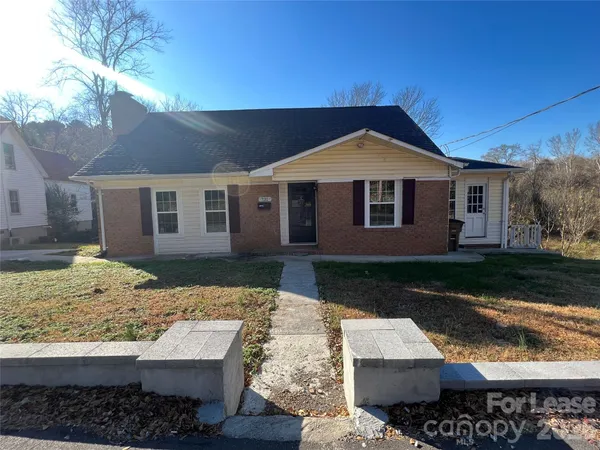 $2,200 | 731 West Main Street Extension, Lincolnton, NC 28092