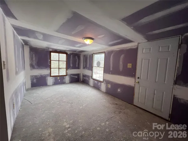 $2,200 | 731 West Main Street Extension, Lincolnton, NC 28092