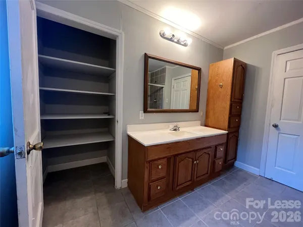 $2,200 | 731 West Main Street Extension, Lincolnton, NC 28092