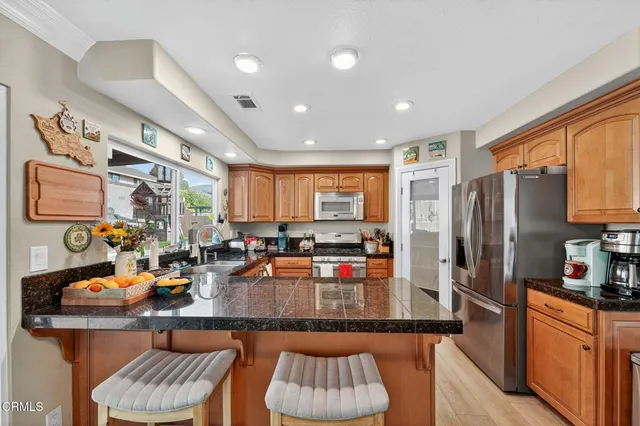 $1,010,000 | 1595 Lyndhurst Avenue, Camarillo, CA 93010