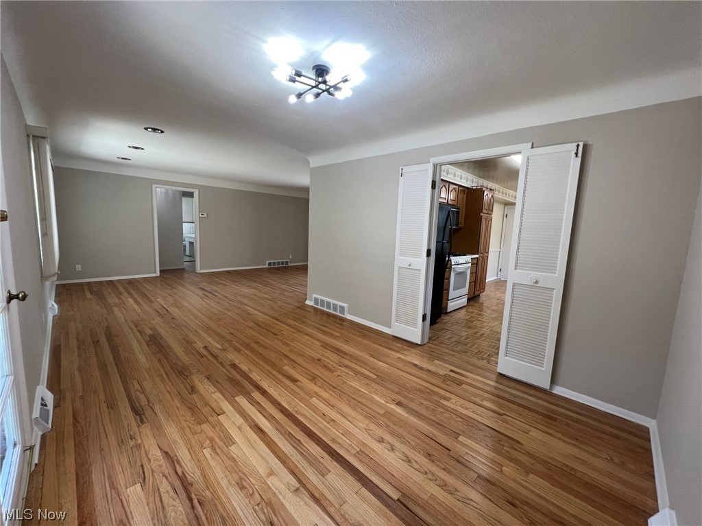 1075 Clearview Road Cleveland, OH 44124 - Photo 11 of 20 Gallery Image 11