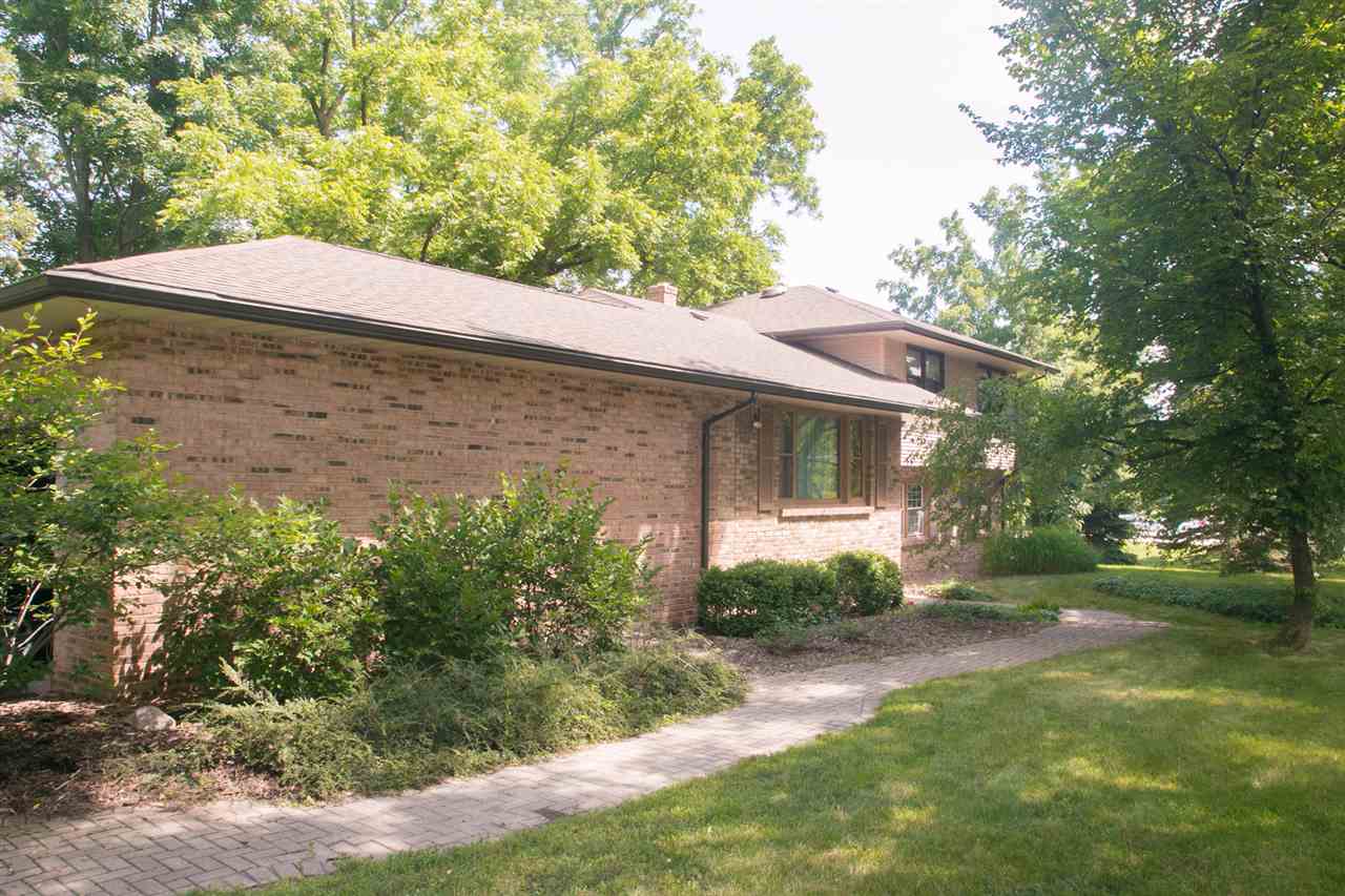 2703 North Alpine Road Rockford, IL 61114 - Photo 3 of 21 a backyard of a house with lots of green space