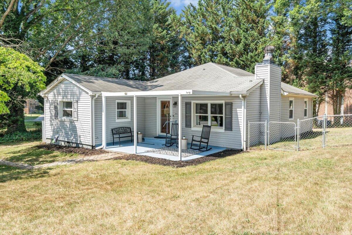 105 Barnett Road Salem, VA 24153 - Photo 3 of 44 03-MIB02634-R5A