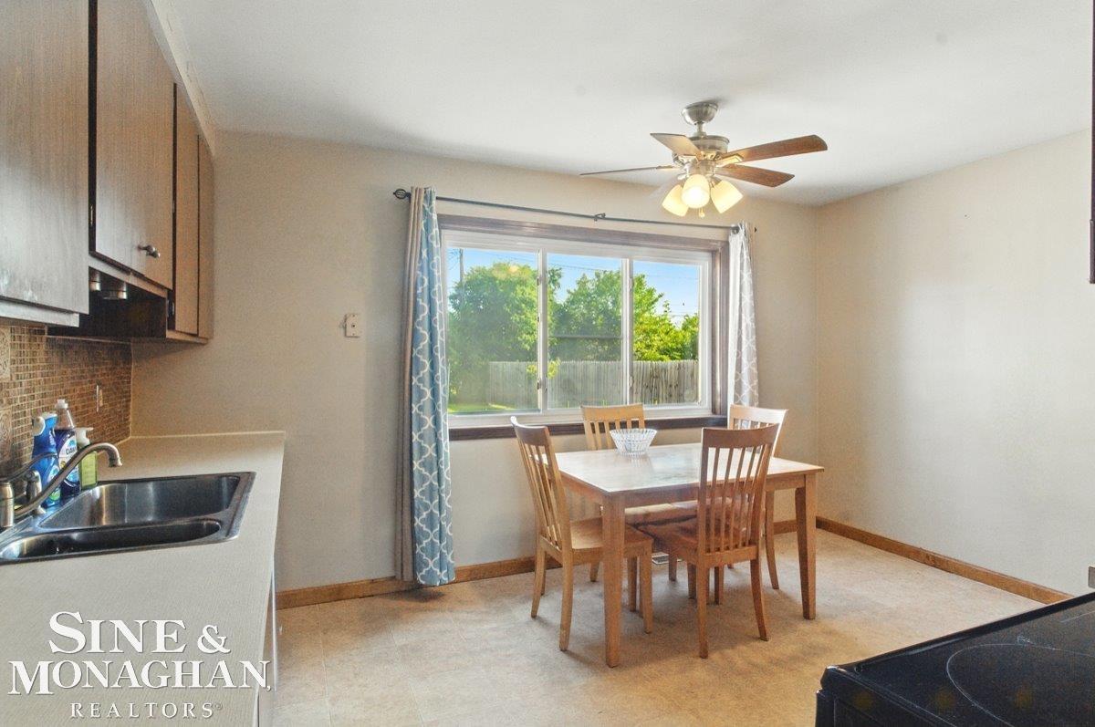 11853 Engleman Road Warren, MI 48089 - Photo 9 of 27 50178992-264efbca-ba52-4416-b3e3-1b478965ca6a.JPG