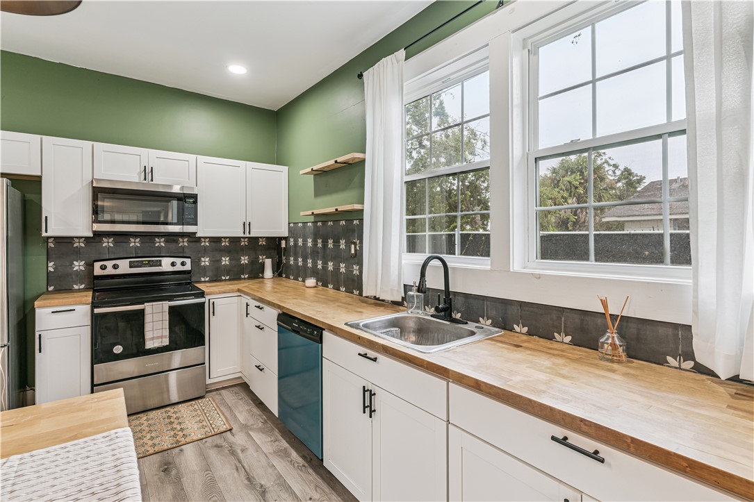 1009 K Street Brunswick, GA 31520 - Photo 12 of 23 Kitchen