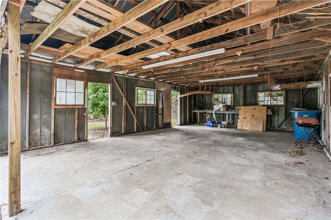 1009 K Street Brunswick, GA 31520 - Photo 20 of 23 Carport / workshop with electricity