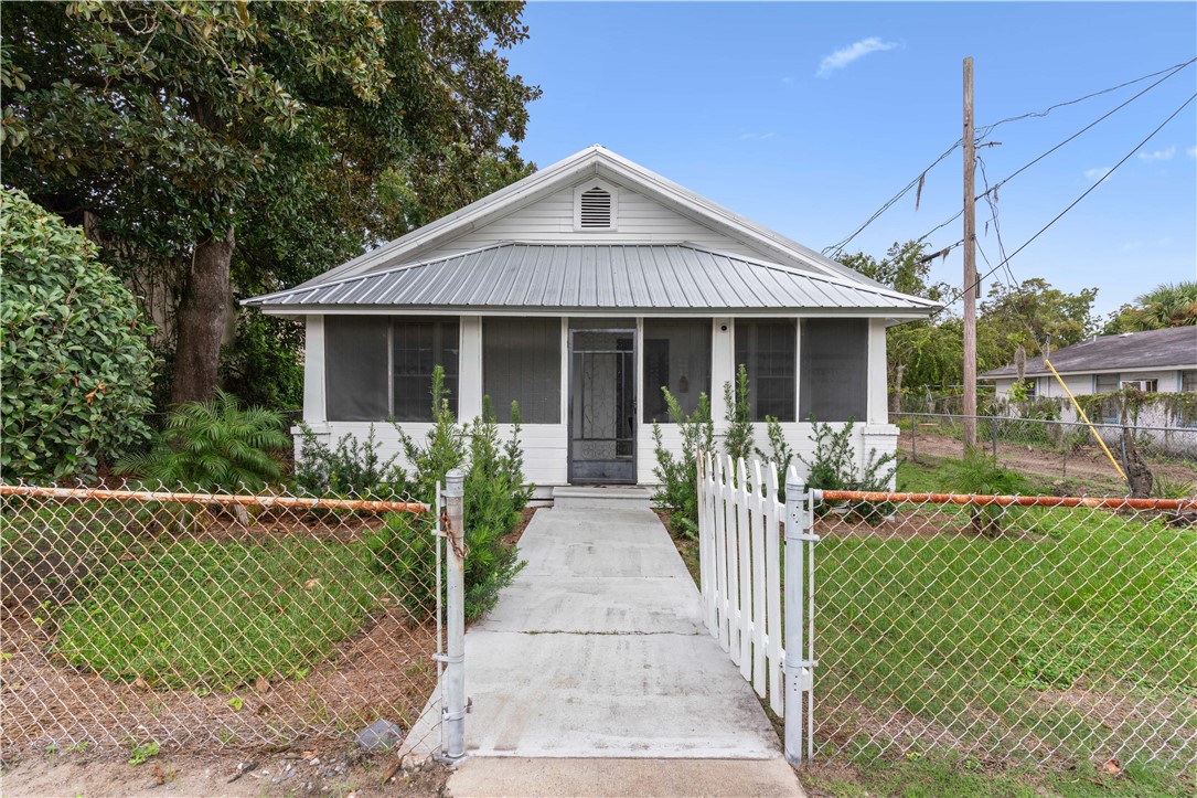 1009 K Street Brunswick, GA 31520 - Photo 22 of 23 Street view