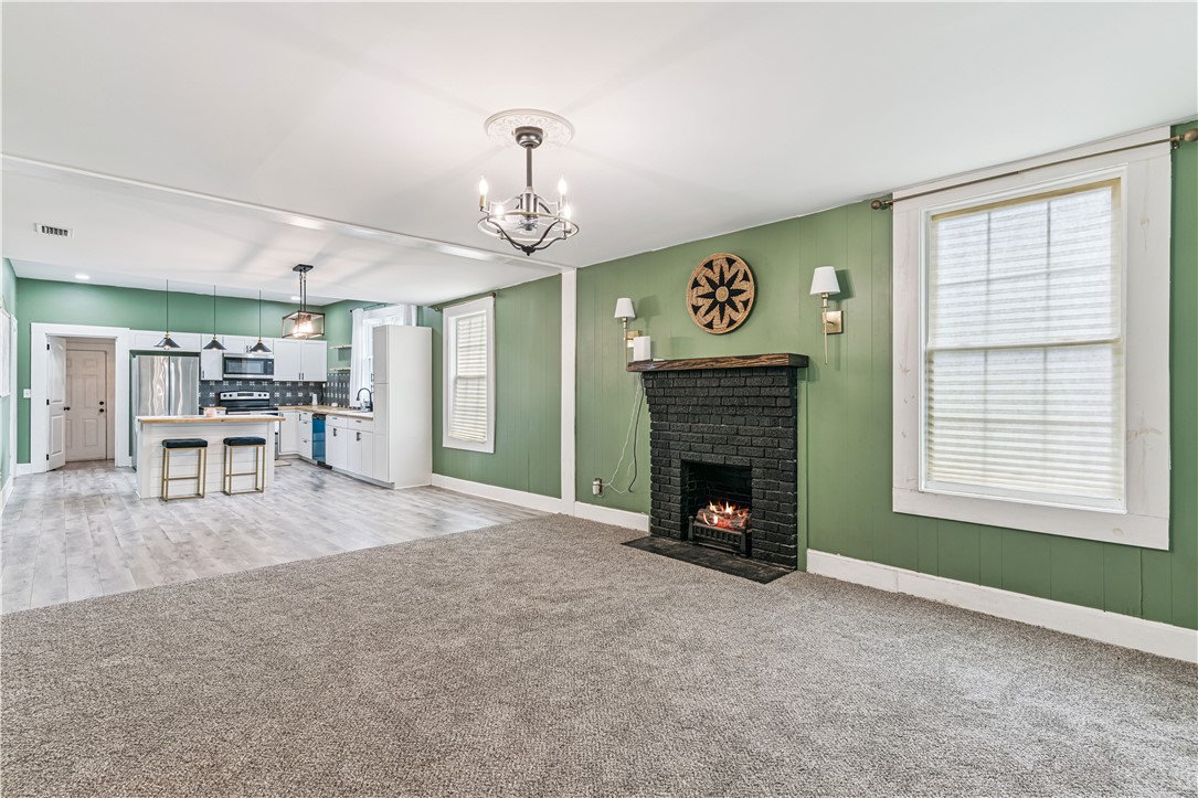 1009 K Street Brunswick, GA 31520 - Photo 4 of 23 Living room