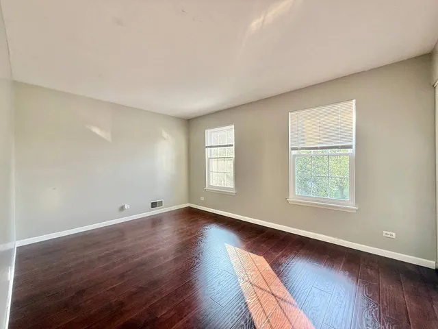 $3,300 | 433 Gloria Lane, Unit 433, Oswego, IL 60543