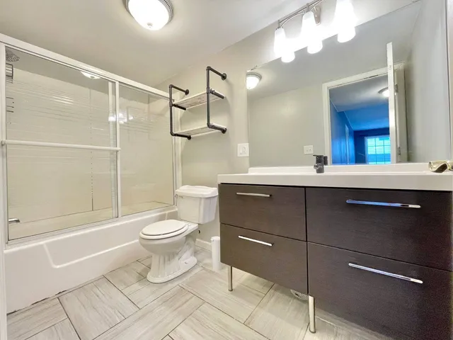 $3,300 | 433 Gloria Lane, Unit 433, Oswego, IL 60543