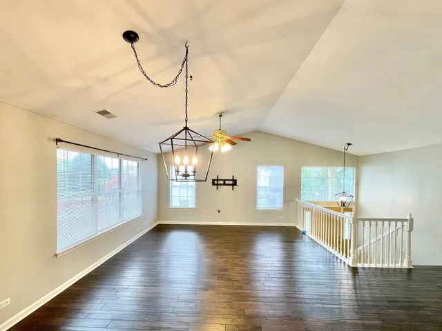 $3,300 | 433 Gloria Lane, Unit 433, Oswego, IL 60543