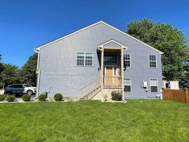 $3,300 | 433 Gloria Lane, Unit 433, Oswego, IL 60543