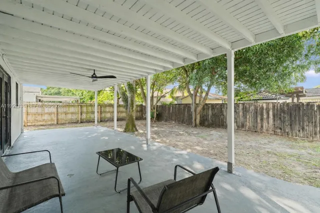 $729,900 | 6950 West 10th Avenue, Hialeah, FL 33014