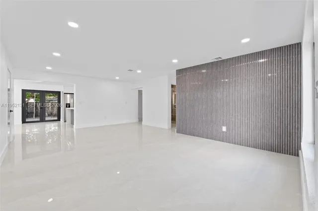 $729,900 | 6950 West 10th Avenue, Hialeah, FL 33014