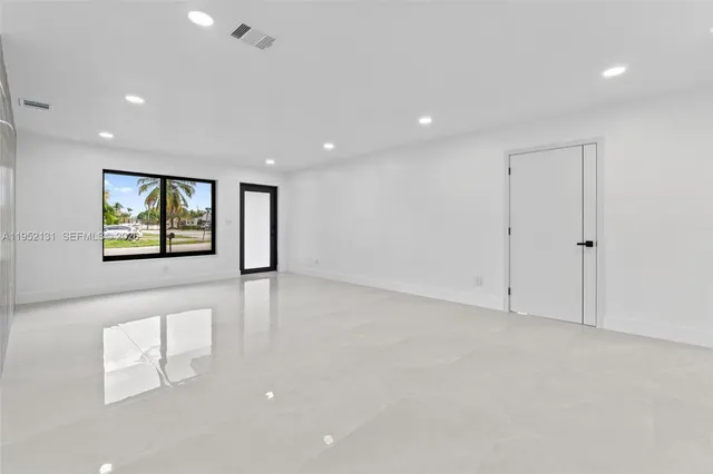 $729,900 | 6950 West 10th Avenue, Hialeah, FL 33014